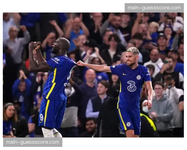 欧冠主题展览在伦敦开幕，展出历届决赛用球与经典影像